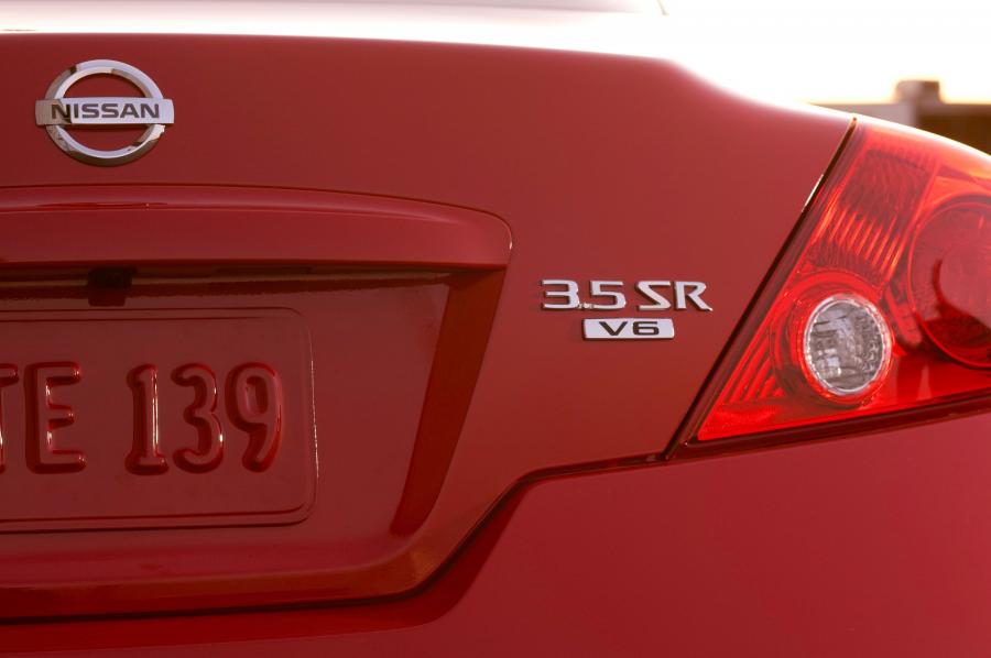Детали экстерьера Nissan Altima Coupe (U32) 2008 года  (фото 38 из 54)